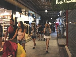 席林納卡的火車夜市入口