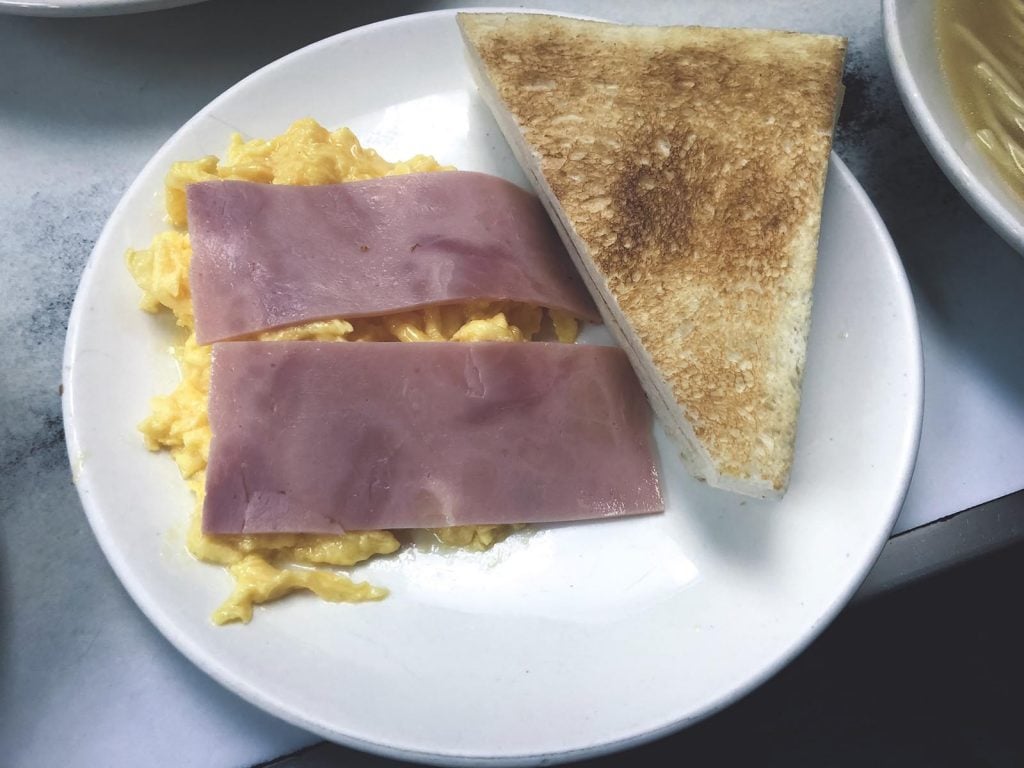 火腿煎雙蛋和牛油方飽
