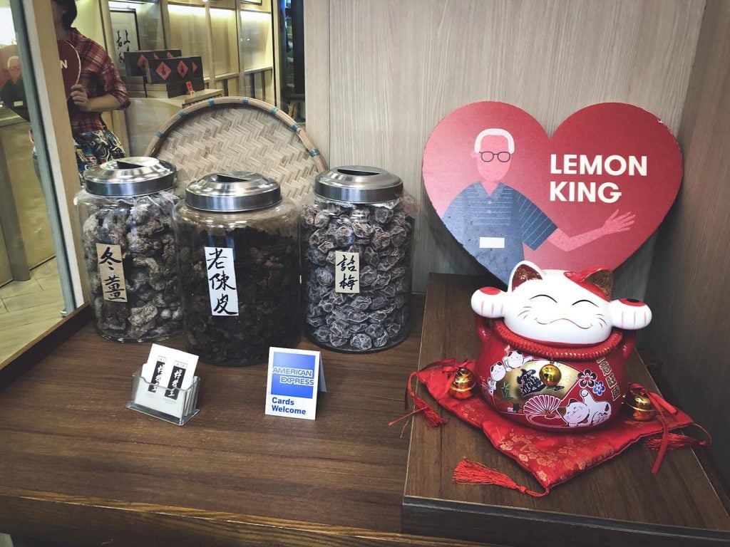 香港上環永吉街檸檬王門口擺設